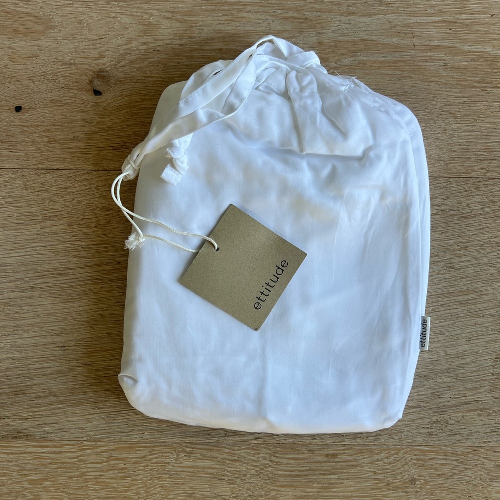 Ettitude Bamboo Satin PJ Pants Size Medium in Cloud. NEW with White Travel Bag